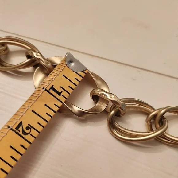 Elegant Goldtone Choker Chain Necklace - Picture 3 of 4